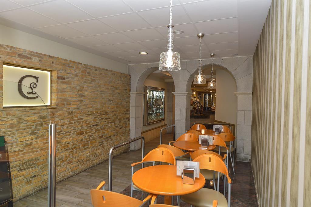 Hostal Linares Ribadeo Exterior photo
