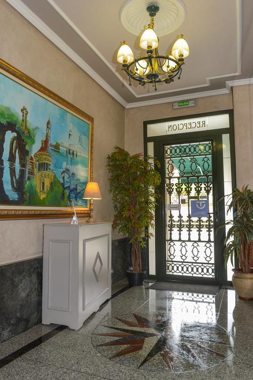 Hostal Linares Ribadeo Exterior photo
