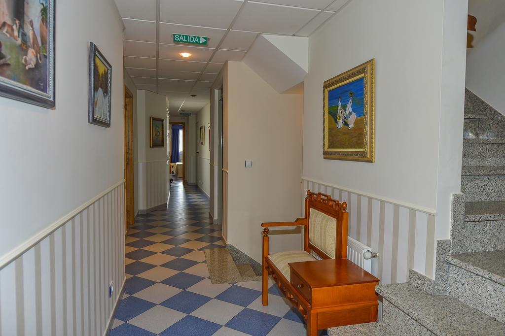 Hostal Linares Ribadeo Exterior photo