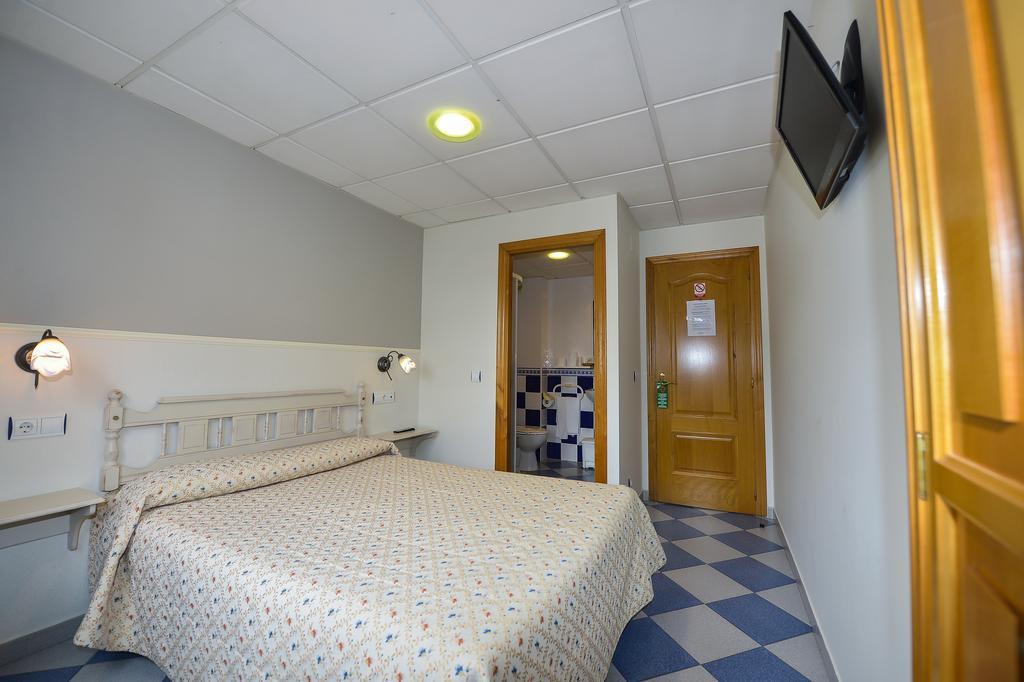 Hostal Linares Ribadeo Exterior photo