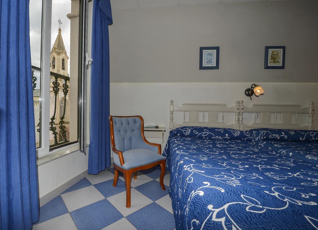 Hostal Linares Ribadeo Exterior photo