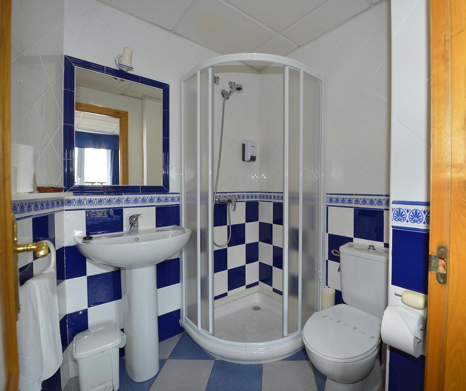 Hostal Linares Ribadeo Exterior photo
