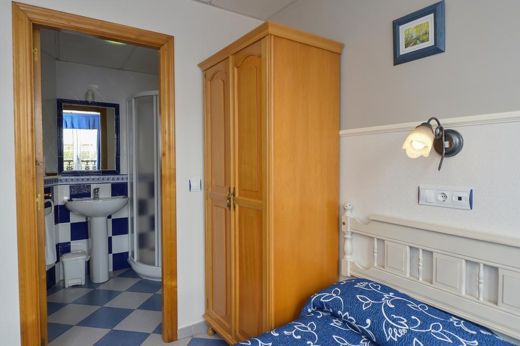 Hostal Linares Ribadeo Exterior photo