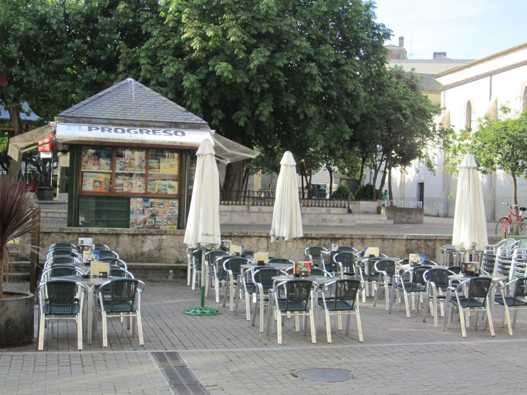 Hostal Linares Ribadeo Exterior photo